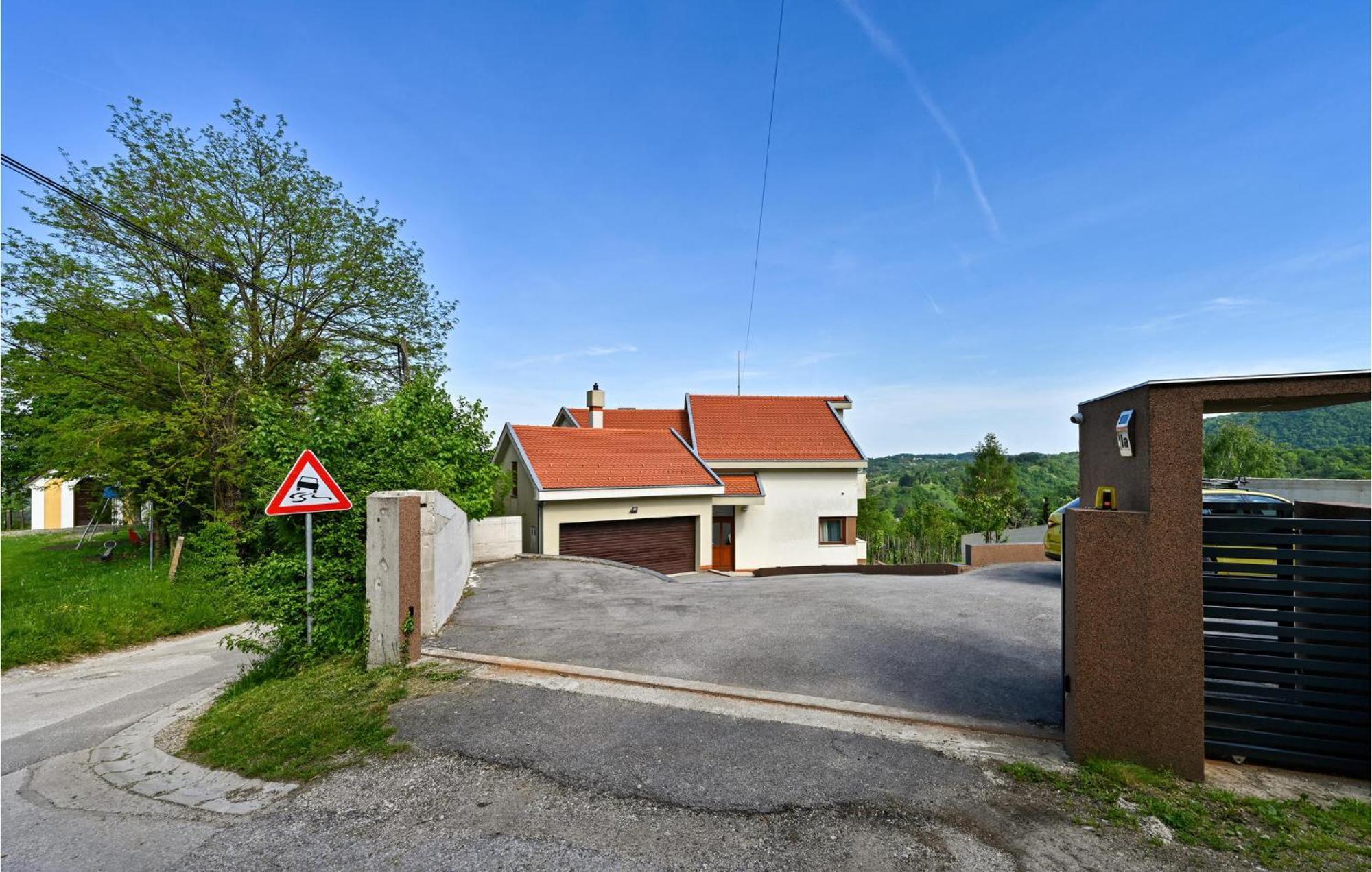 4 Bedroom Nice Home In Mala Rakovica Exterior photo