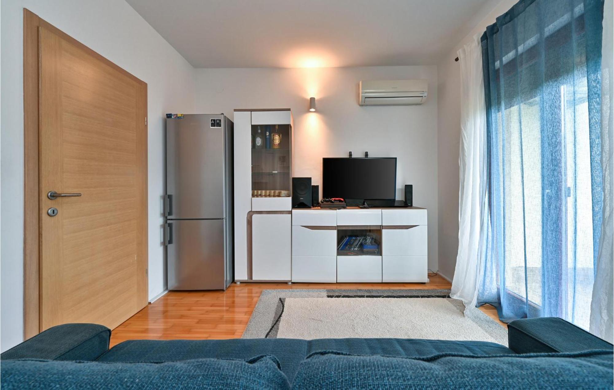 4 Bedroom Nice Home In Mala Rakovica Exterior photo