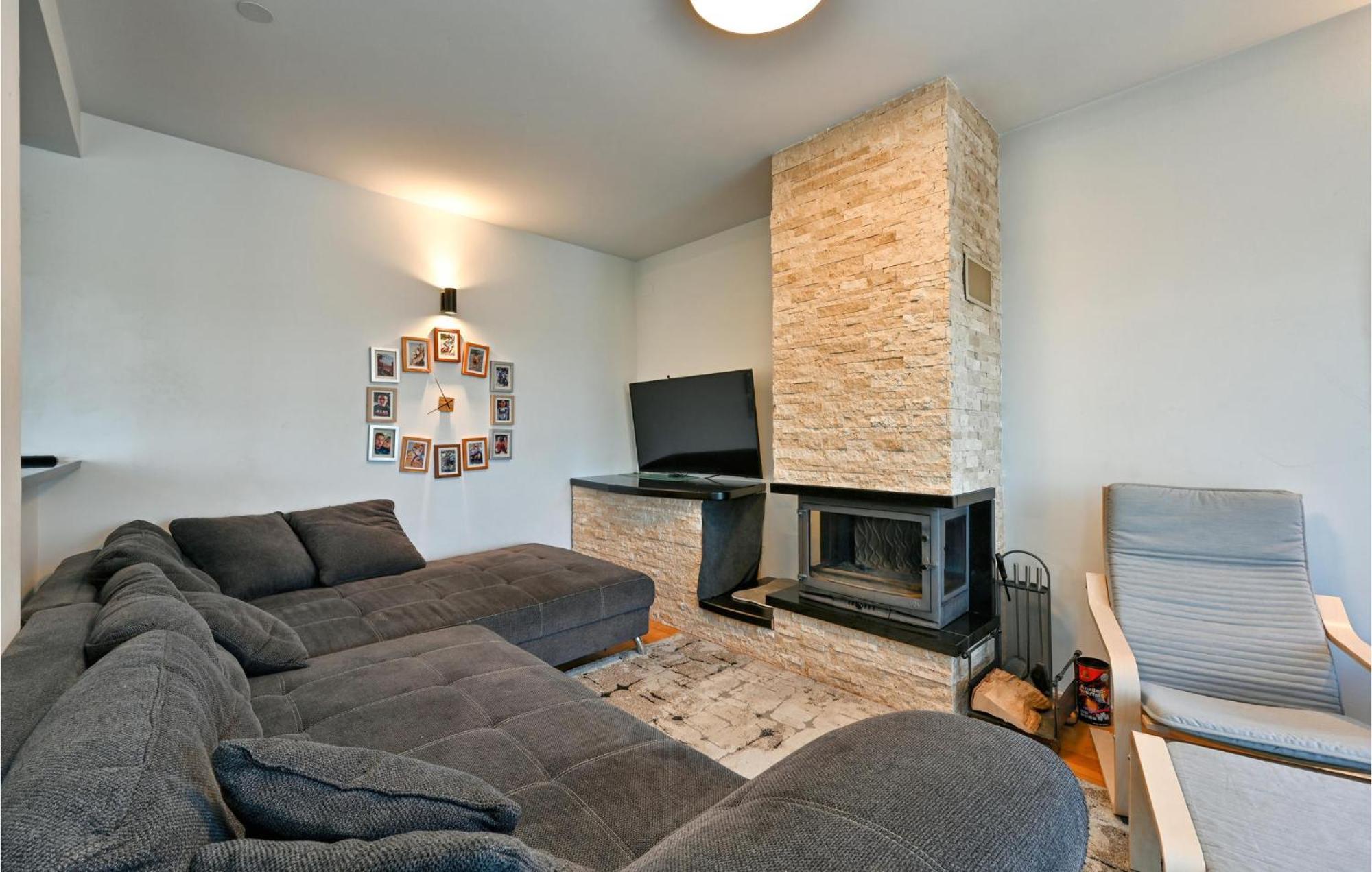 4 Bedroom Nice Home In Mala Rakovica Exterior photo